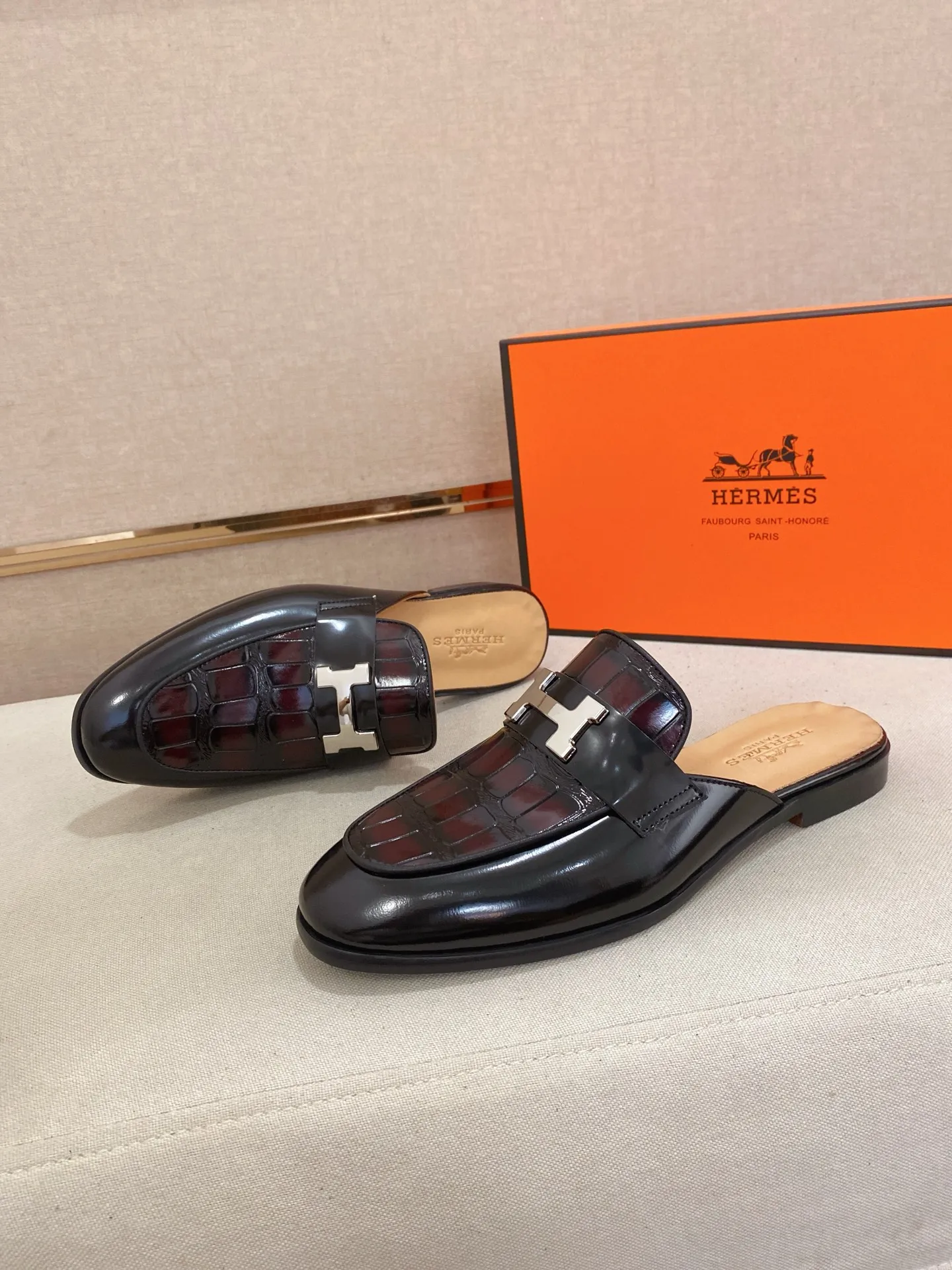 Men's clothing and shoes💰: 500💰《HERMES》【Classic original single version】Hermès half-drag; top 🔝purchasing agent🔍🔍 latest 🇺🇸 counter sale simultaneously, original ▲▲cowhide imported from Italy ▲▲Exquisite workmanship (Italian 🇮🇹Imported water-dyed 🐂cowhide lining) sole: original sole provided by the original factory, ⚠️exclusive double-layer activity·TPR·rubber·combined molded outsole; Yardage: 38-44. Can be customized45